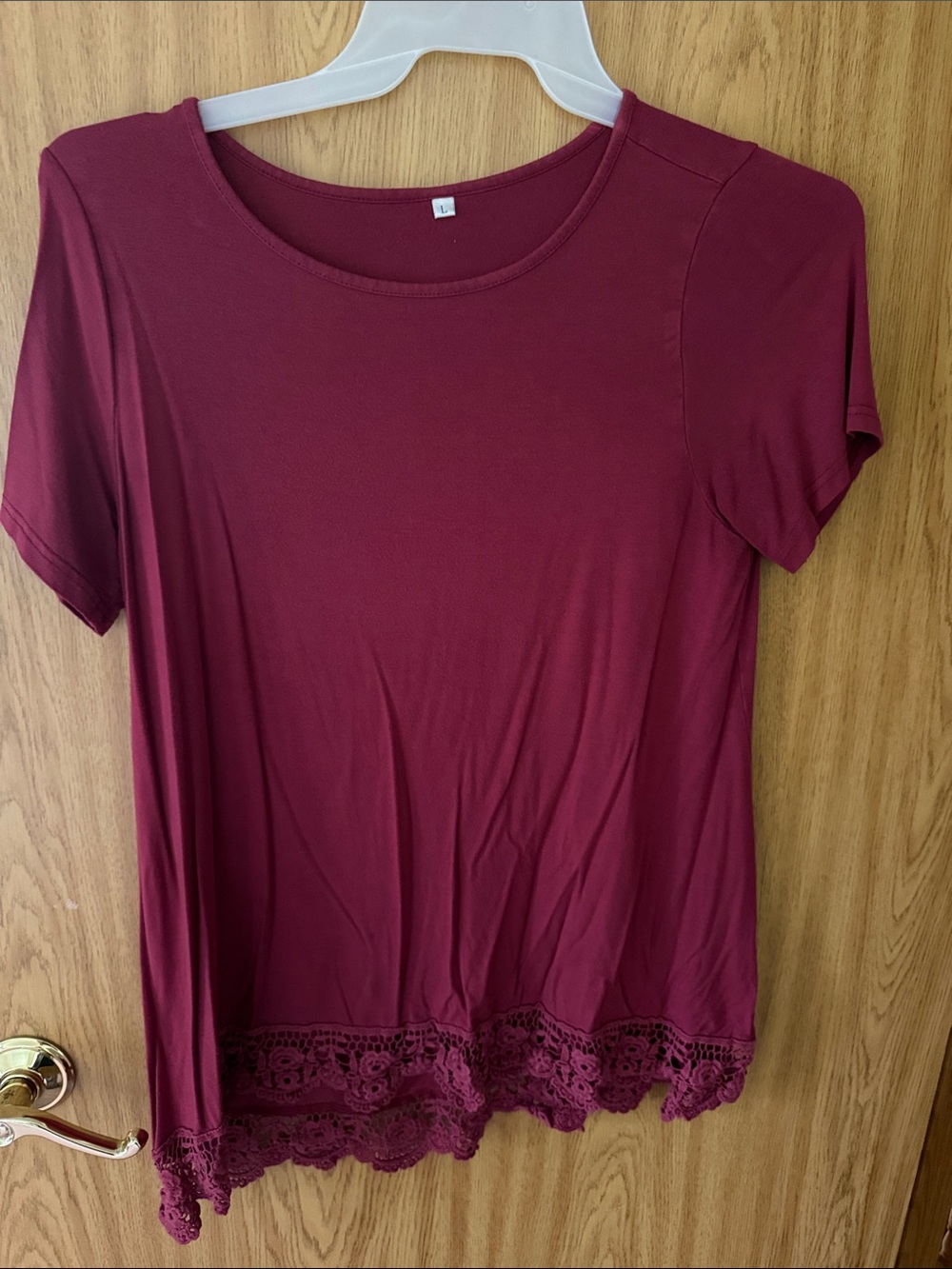 Women's Lace-Hem Short Sleeve Top - Burgundy